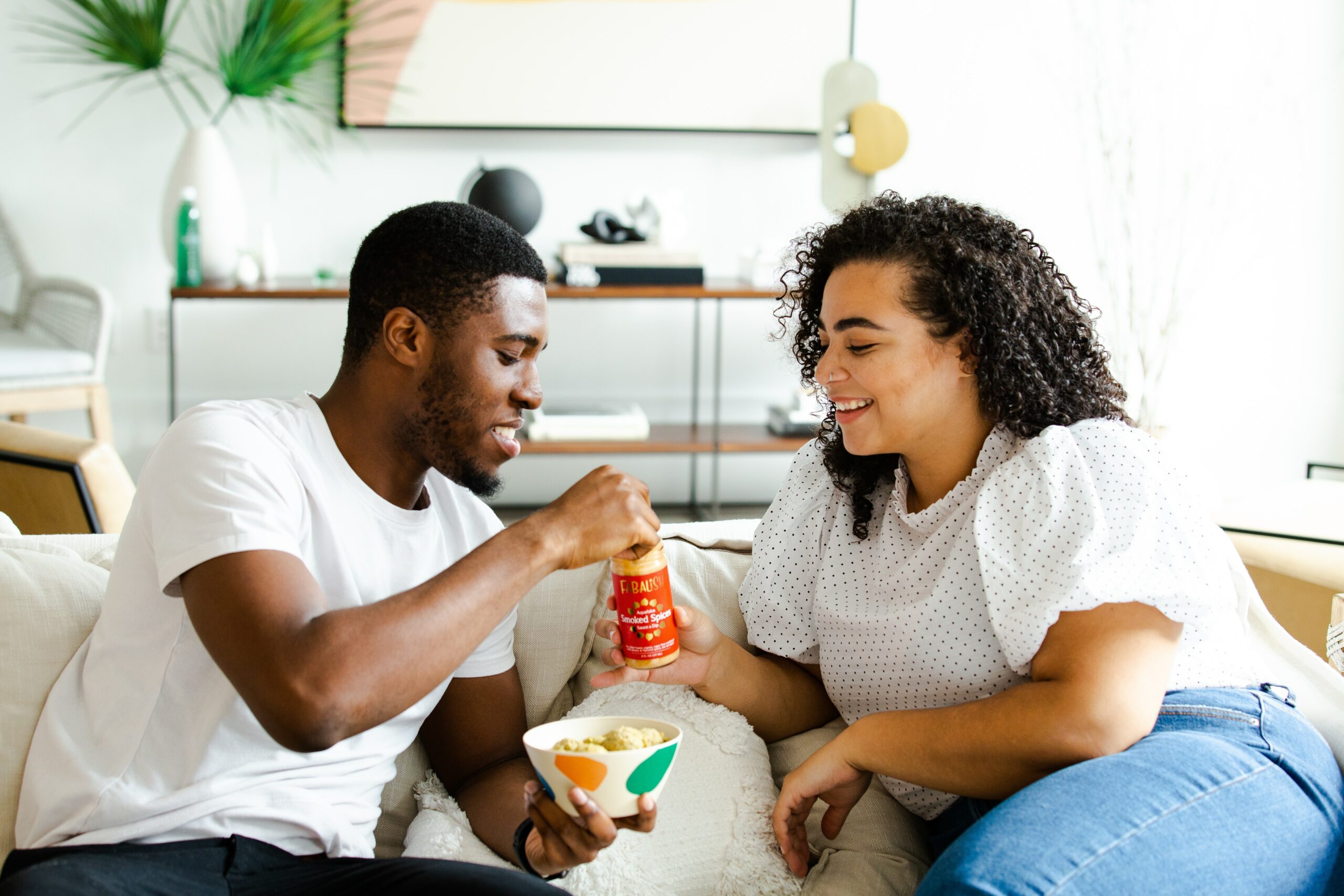 couple sharing food